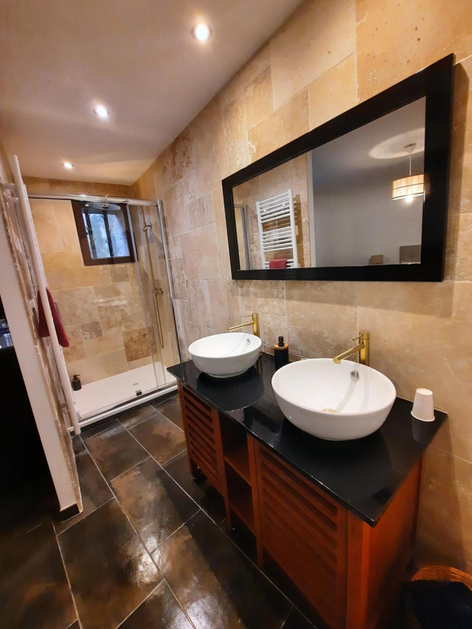 La Bonbonniere Gite De Charme Avec Jacuzzi Malaucène Exteriör bild