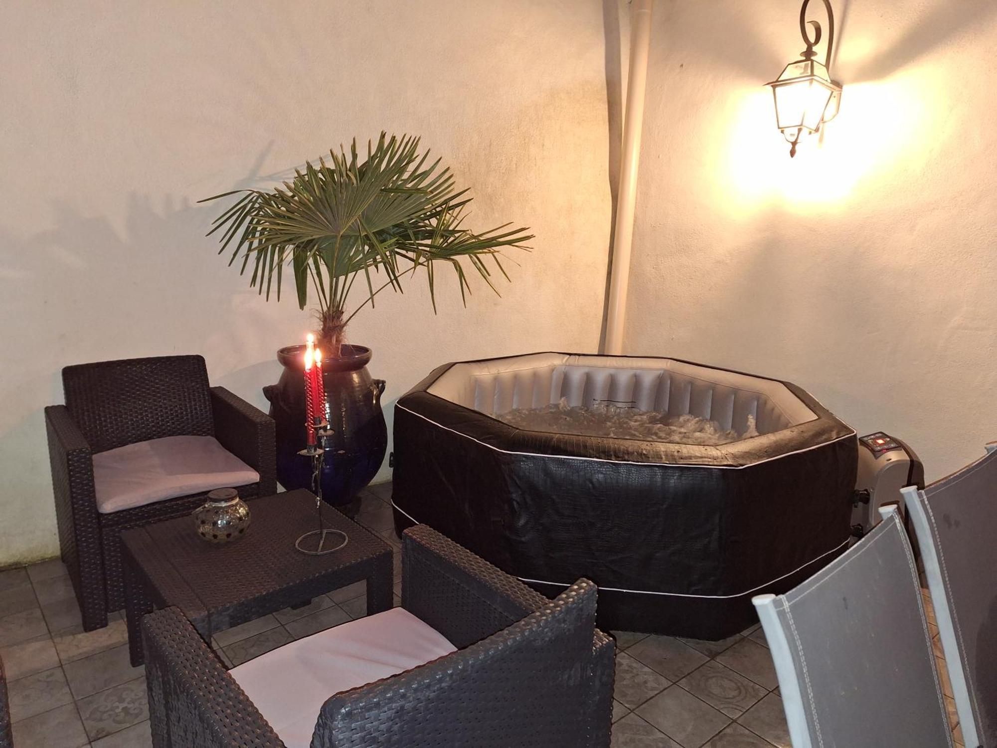 La Bonbonniere Gite De Charme Avec Jacuzzi Malaucène Exteriör bild